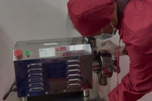 Penggilingan Daun Sereh Dibantu UMKM Halal Hub: Dorong Nilai Tambah dan Legalitas Produk Herbal Lokal